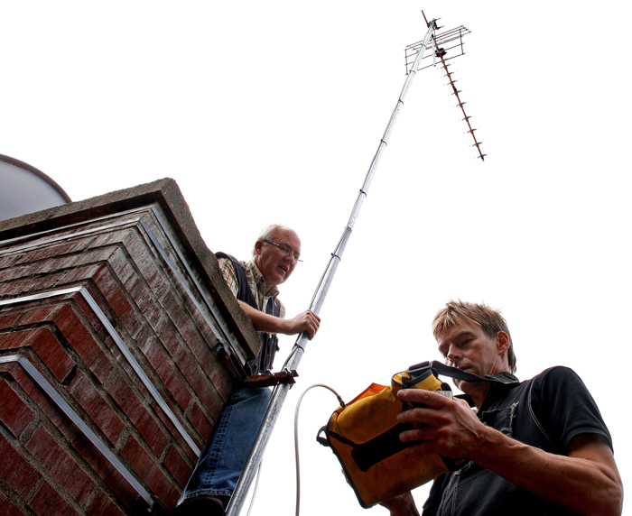 Antenninstallation Artikel från BT http://www.bt.se/nyheter/bollebygd/jakt-pa-ratt-signaler(384306).gm